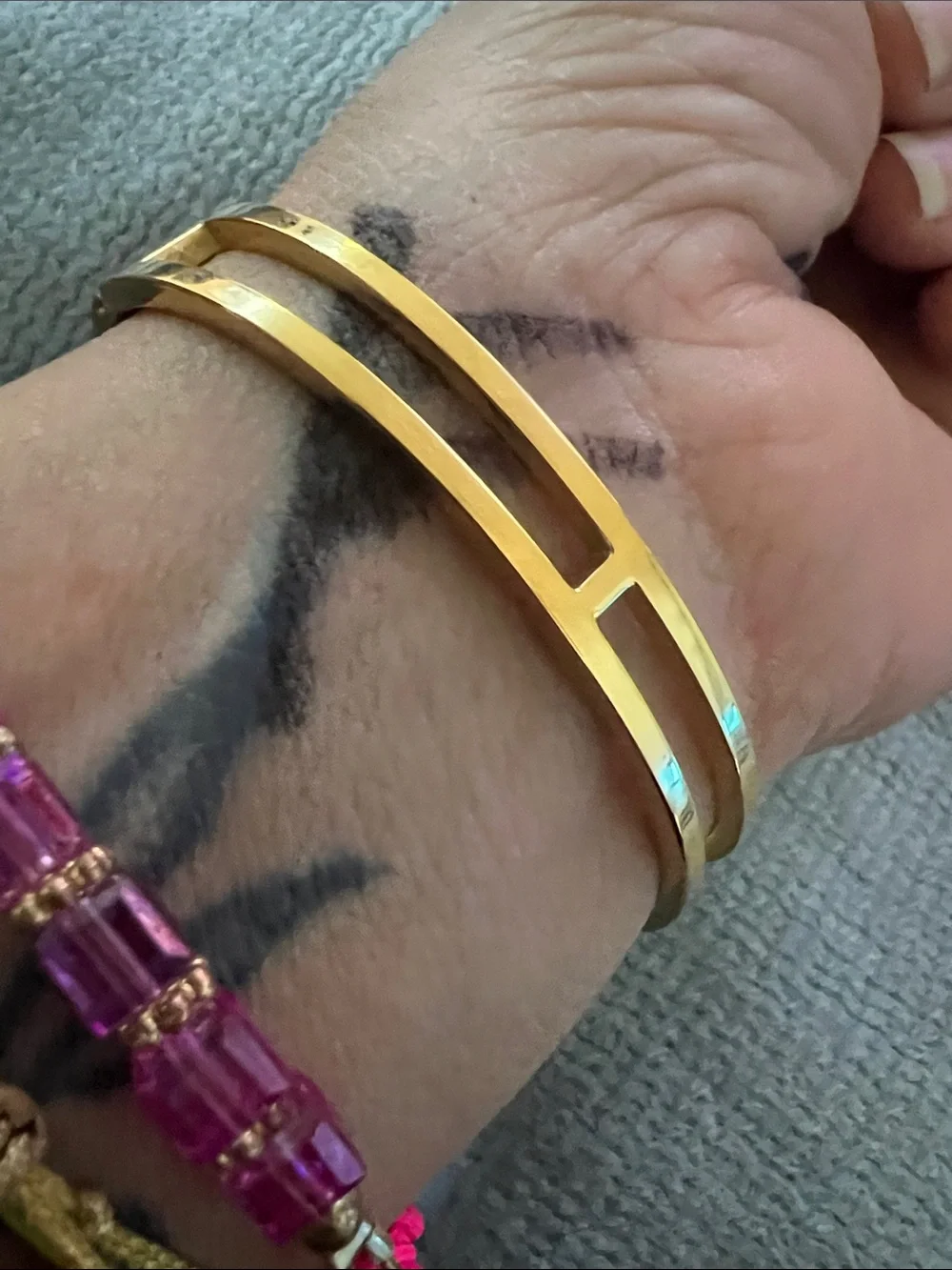 White and Gold fashion Link Enamel Bangle